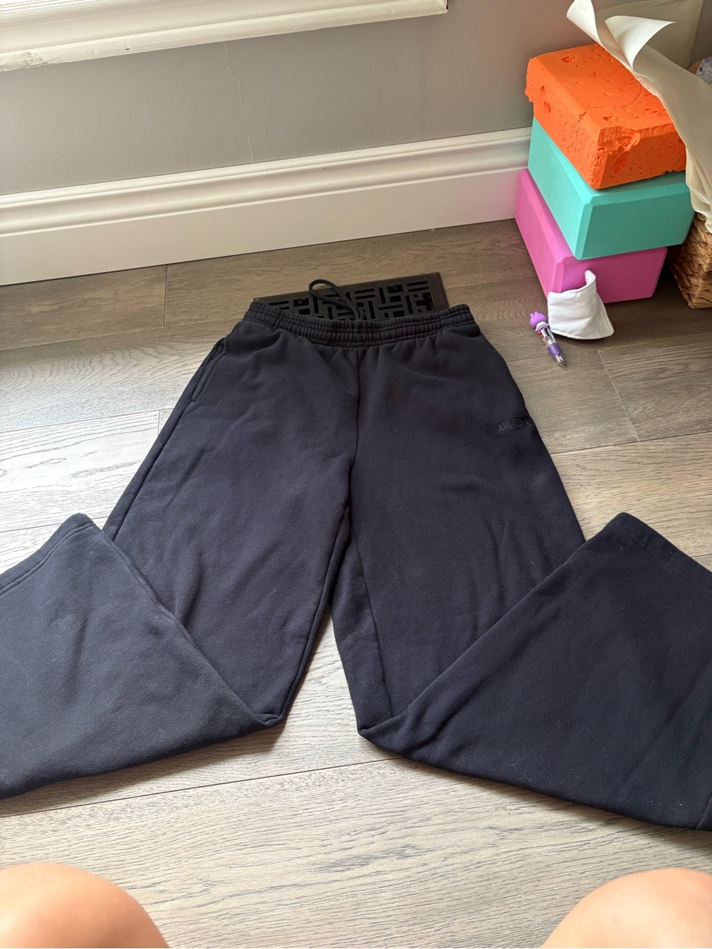 Aritzia Black Track Pants - Relaxed Fit Joggers